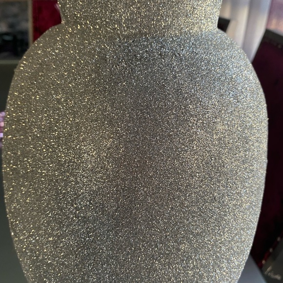 Vase - Picture 2 of 3